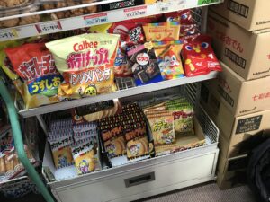 久々の駄菓子屋^ – ^