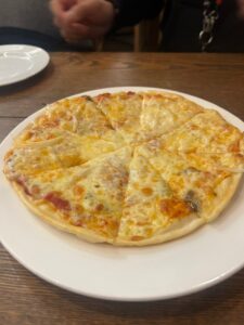 ピザとパスタ^ – ^